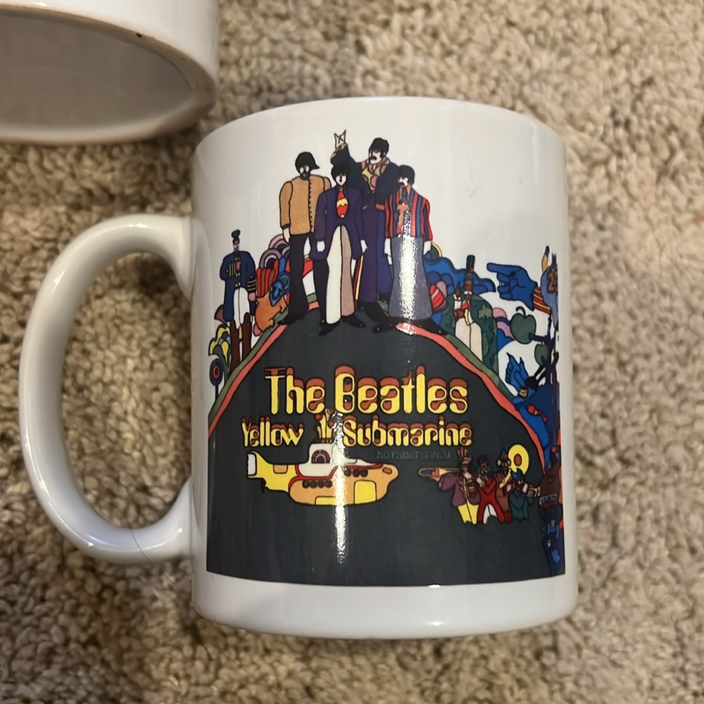 2 Beatles mugs - Picture 2 of 5